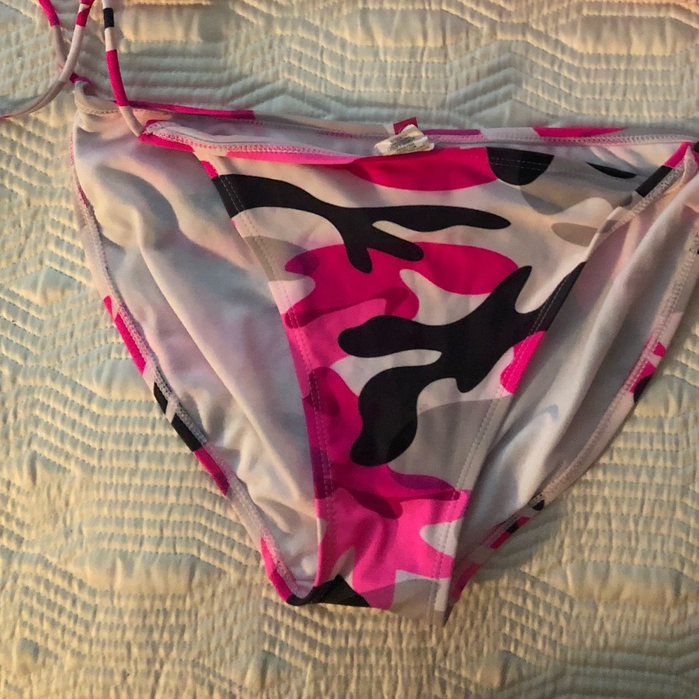 Two piece bikini. - Picture 2 of 4
